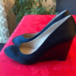 Shoes in very good condition. Worn twice at home. Size 7M